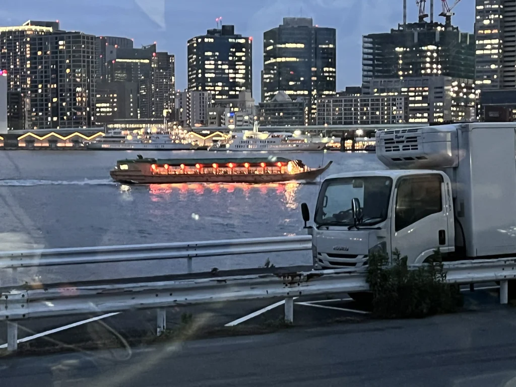 豊海から見える屋形船