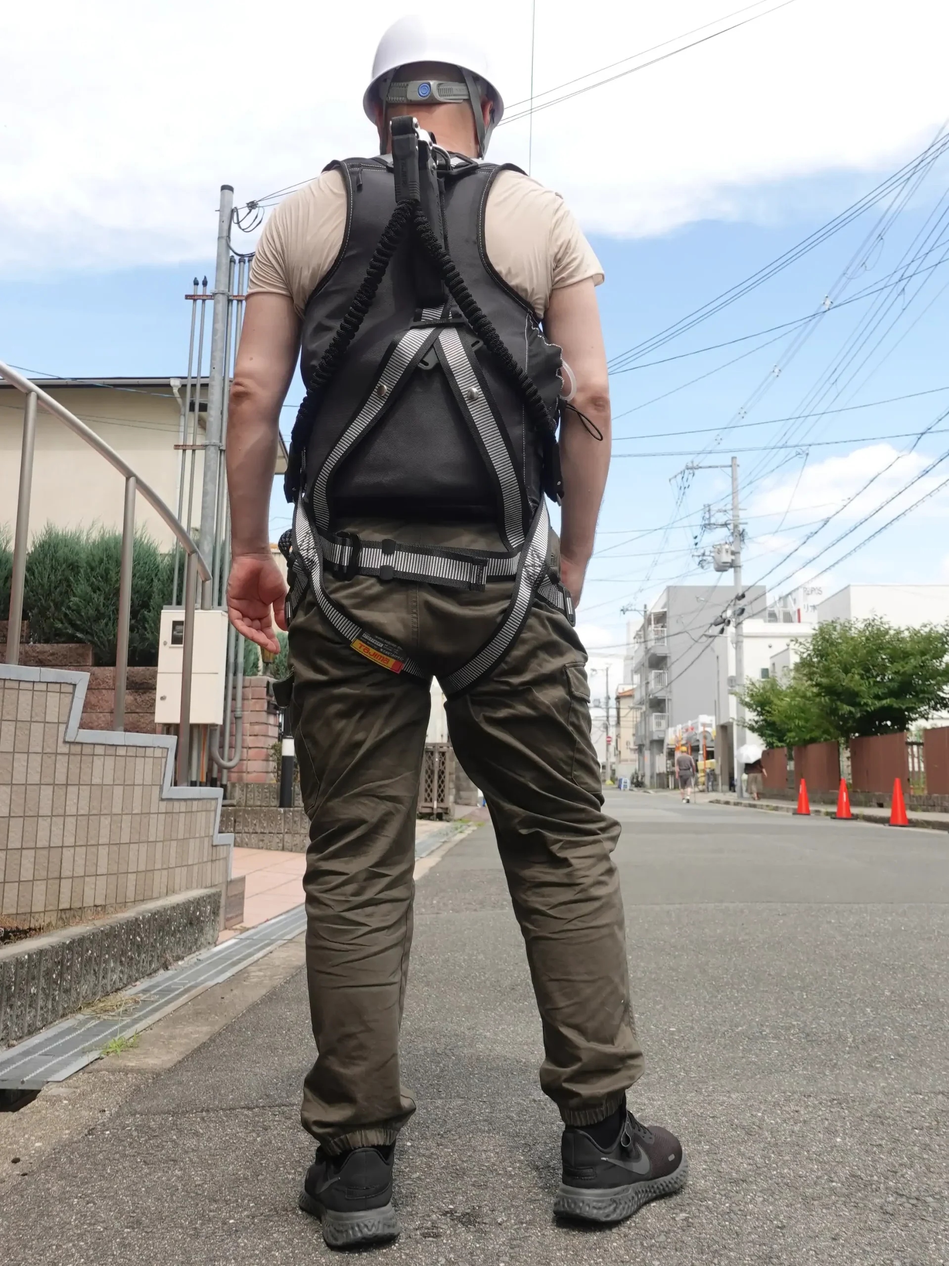 フルハーネス着用で水冷服着用