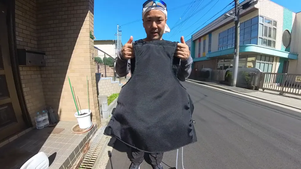 人間エアコン面水冷服A１のシンプルな着衣構造