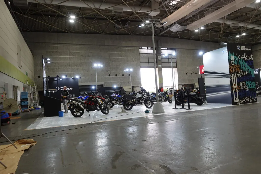 大阪モーターサイクルショー2024面水冷服人間エアコン展示レビュー