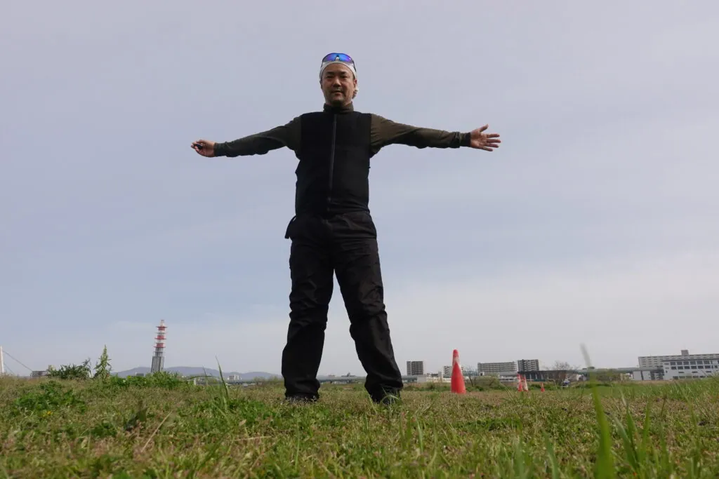 仁王立ち　人間エアコンK２面水冷服