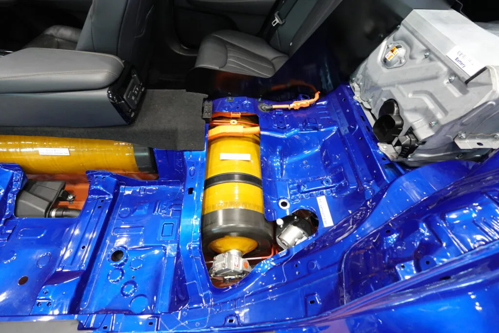 水素タンク　トヨタMIRAI脱炭素車FCV水素電池車