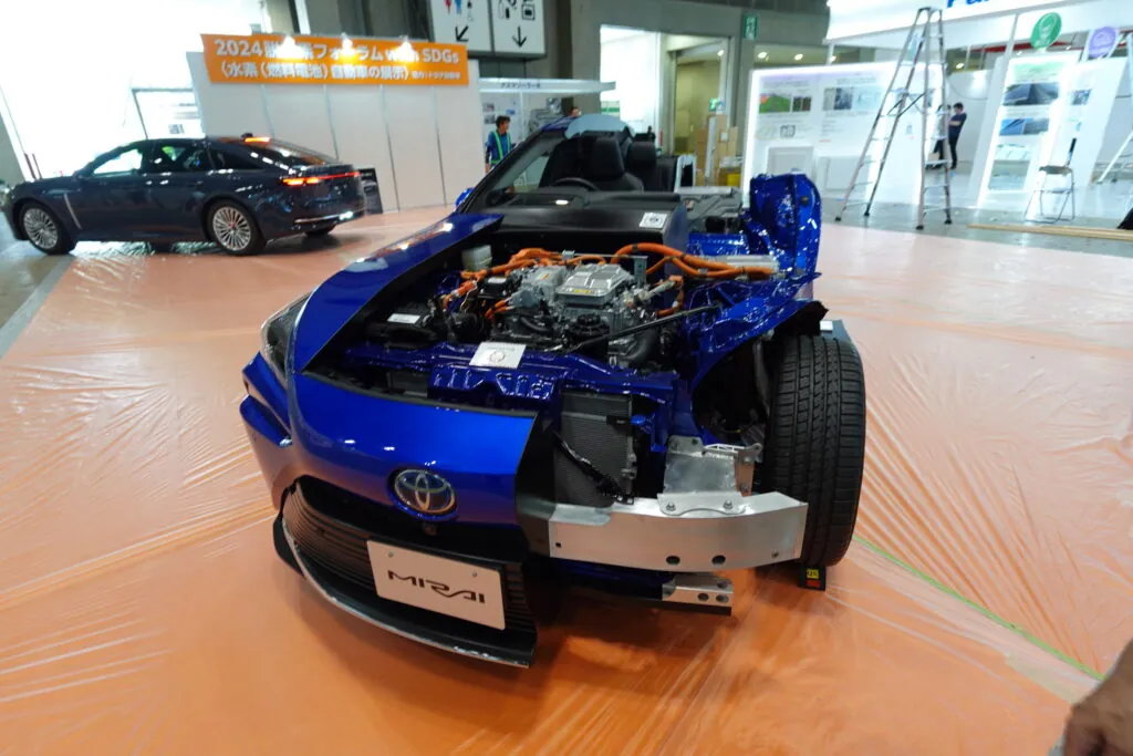トヨタMIRAI脱炭素車FCV水素電池車